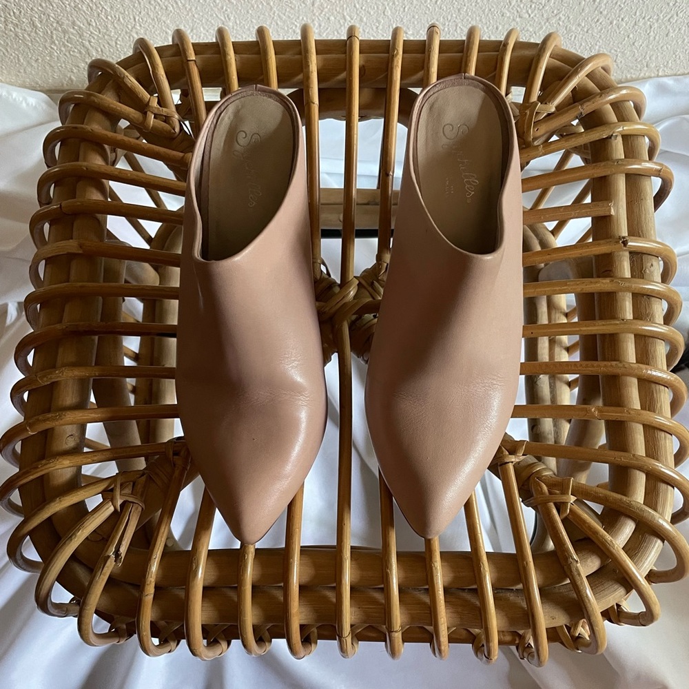 Pink leather mules by Seychelles. Size 7.5.